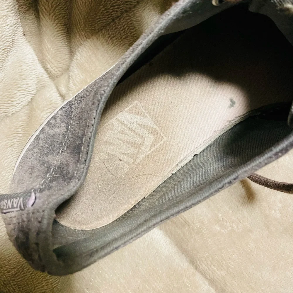 Vans - Picture 6 of 7